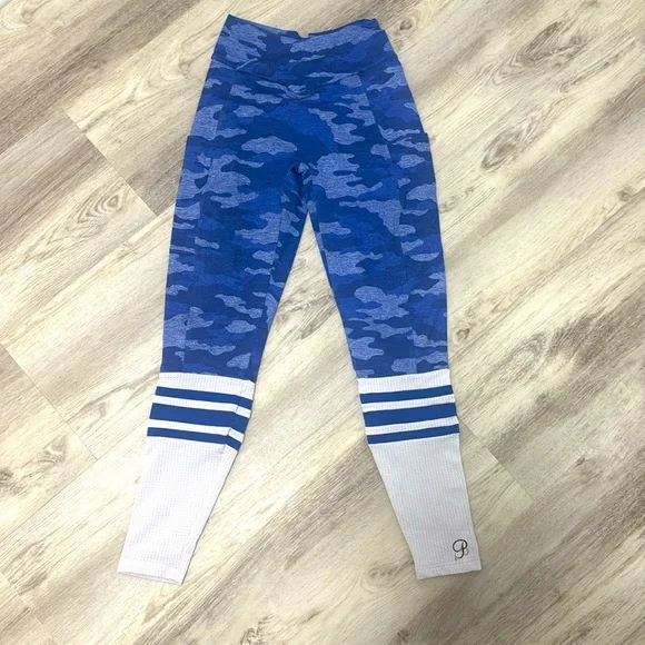 COPY - Blue Camo cross over scrunch leggings - Picture 7 of 8